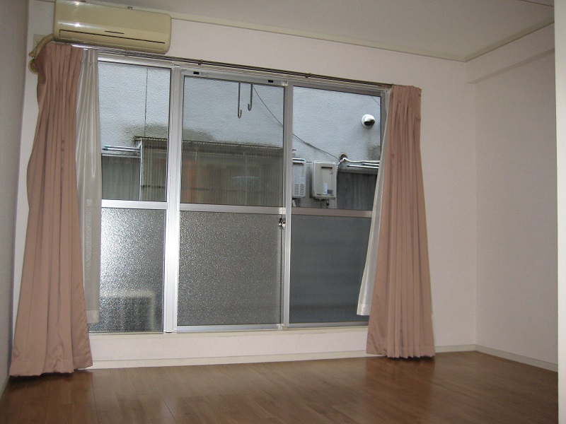 1DK Bentencho semi furnished 60000yen/month